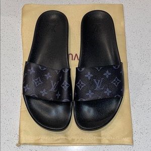 MEN’S LOUIS VUITTON SLIDES